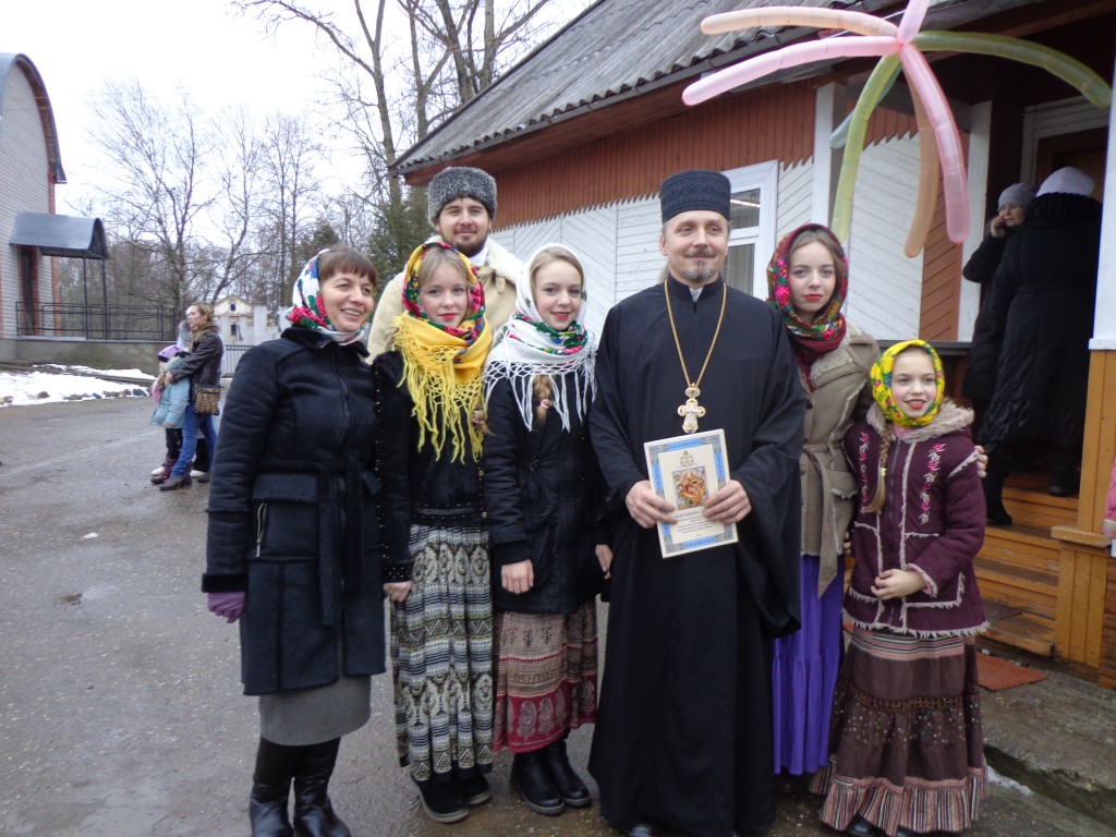 Поселок красномайский. Храм пос Красномайский Вышневолоцкого района. Храм Фаддея Тверского в Твери. Красномайская Церковь Вышний Волочек. Церковь священномученика Порфирия Заозерное.